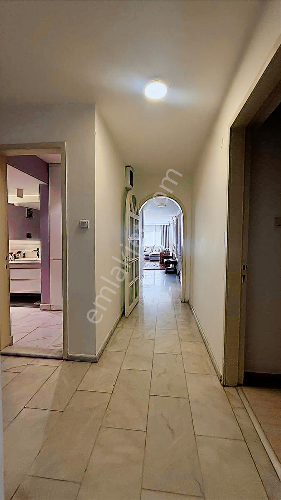 Alsancak'ın En Prestijli Noktasın'da 4+1 265 M² Lüks Daire - Görsel 14