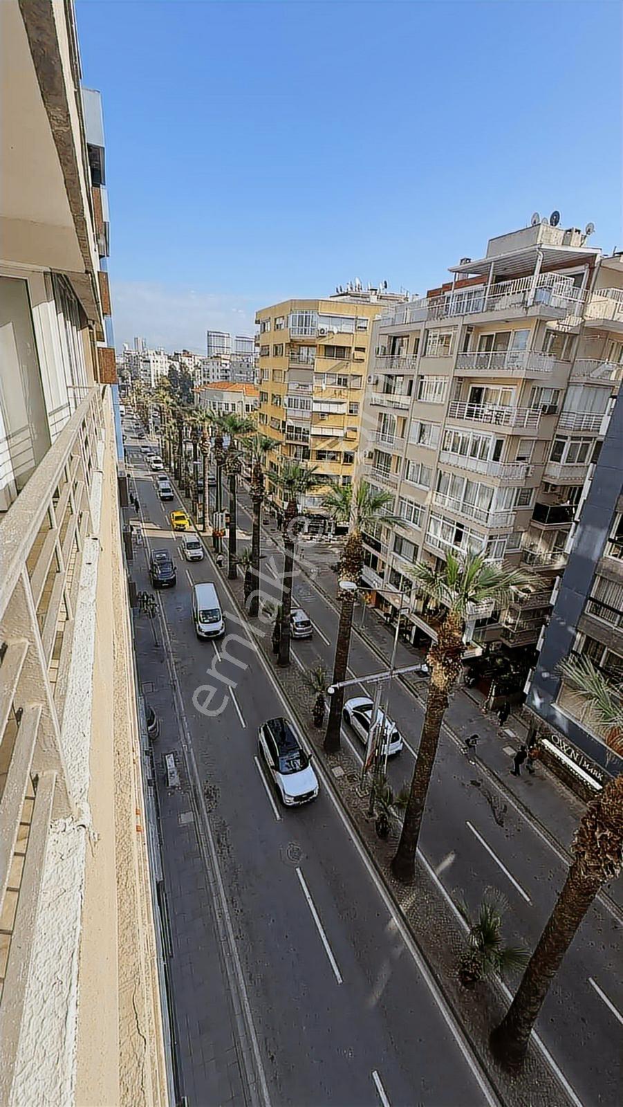Alsancak'ın En Prestijli Noktasın'da 4+1 265 M² Lüks Daire - Görsel 23