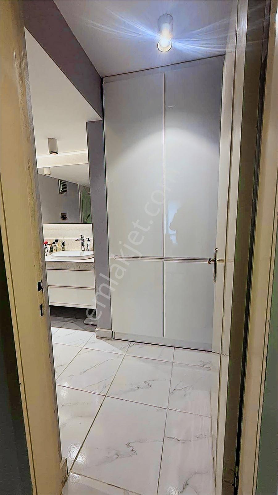 Alsancak'ın En Prestijli Noktasın'da 4+1 265 M² Lüks Daire - Görsel 12