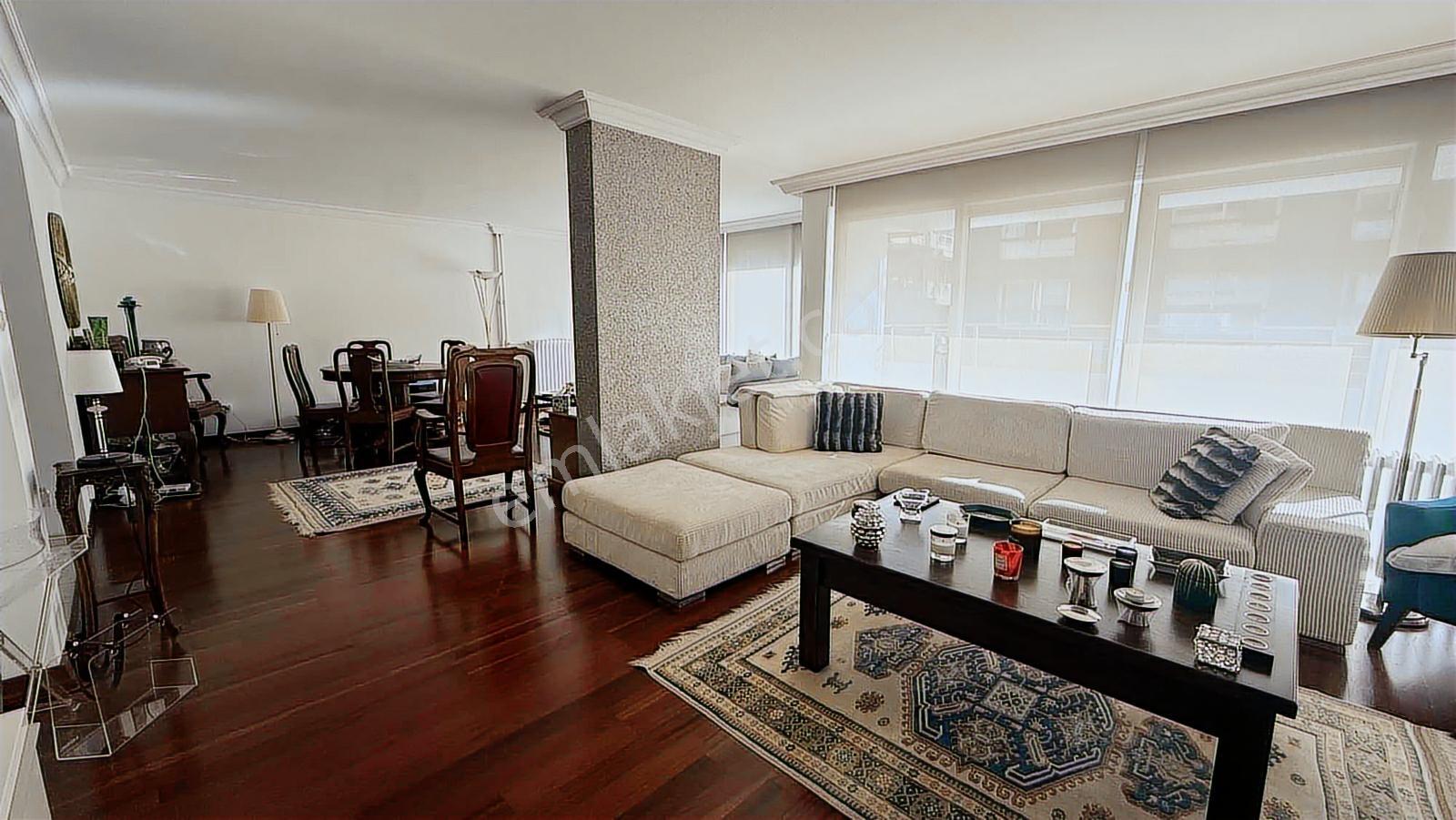 Alsancak'ın En Prestijli Noktasın'da 4+1 265 M² Lüks Daire - Görsel 28