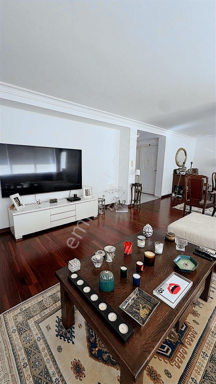 Alsancak'ın En Prestijli Noktasın'da 4+1 265 M² Lüks Daire - Görsel 2