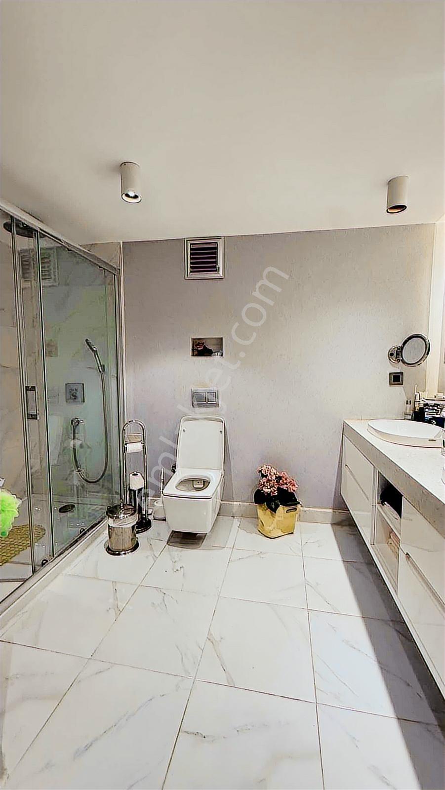 Alsancak'ın En Prestijli Noktasın'da 4+1 265 M² Lüks Daire - Görsel 10