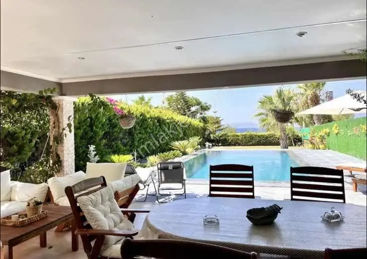 Çeşme Pırlanta Plajında Denize Sıfır Villa - Görsel 16