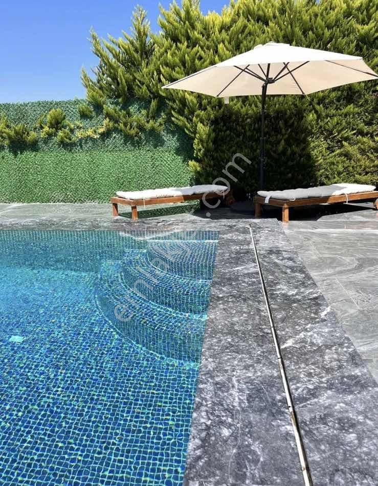Çeşme Pırlanta Plajında Denize Sıfır Villa - Görsel 22