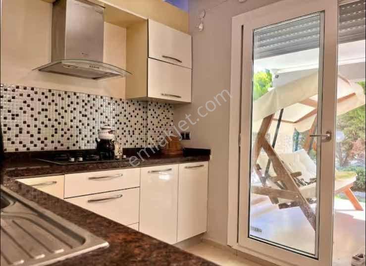 Çeşme Pırlanta Plajında Denize Sıfır Villa - Görsel 27