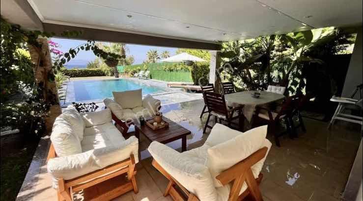 Çeşme Pırlanta Plajında Denize Sıfır Villa - Görsel 19