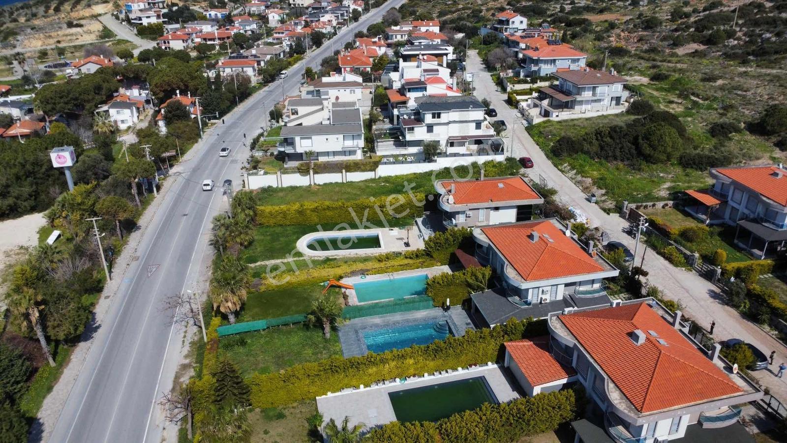 Çeşme Pırlanta Plajında Denize Sıfır Villa - Görsel 3