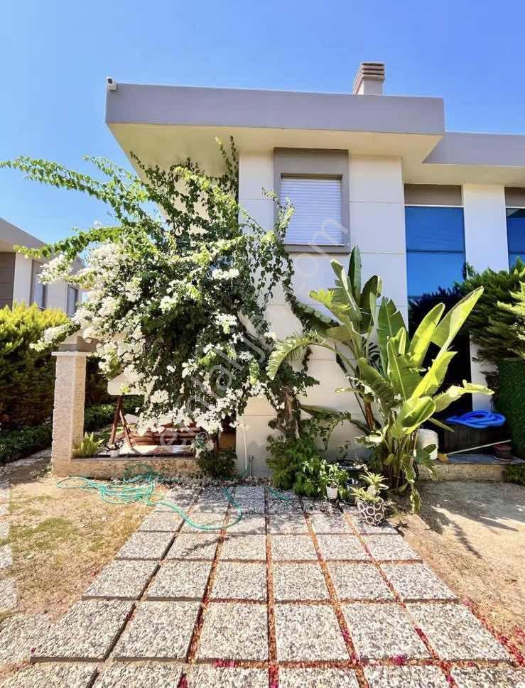 Çeşme Pırlanta Plajında Denize Sıfır Villa - Görsel 28