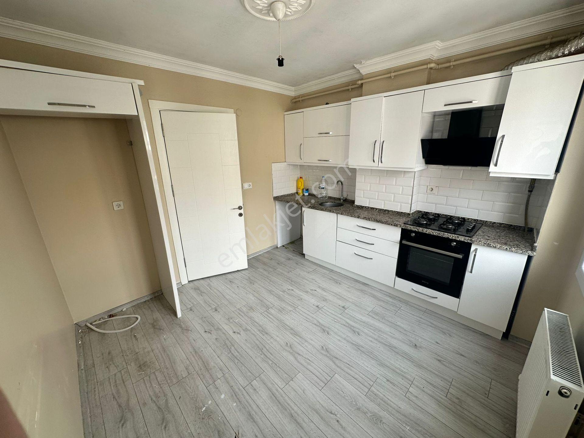 🏡muradiye Mahallesi 🏡istasyon Civarı ✅2+1 90m2 5 Katlı 5 Katı ❇️kapalı Mutfak Balkonlu
