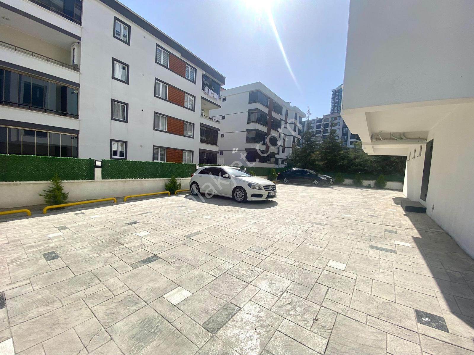 Prestijli Lokasyon | Cadde Üzeri Önü Açık Kiralık 1+1ofis&daire - Görsel 9