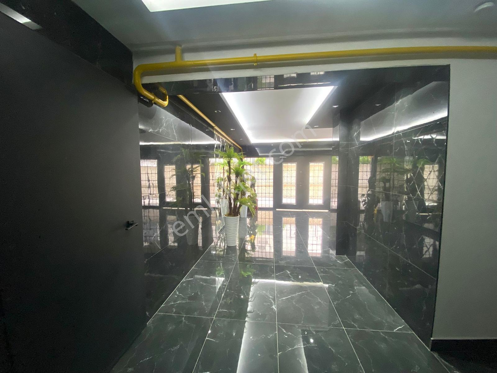 Prestijli Lokasyon | Cadde Üzeri Önü Açık Kiralık 1+1ofis&daire - Görsel 12