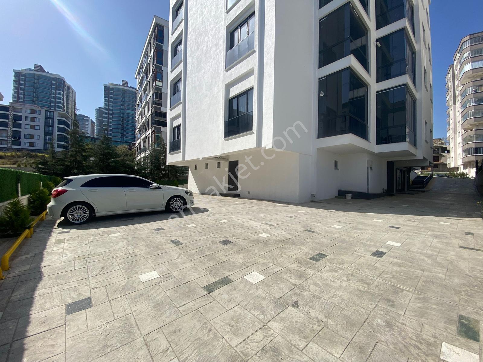 Prestijli Lokasyon | Cadde Üzeri Önü Açık Kiralık 1+1ofis&daire - Görsel 24