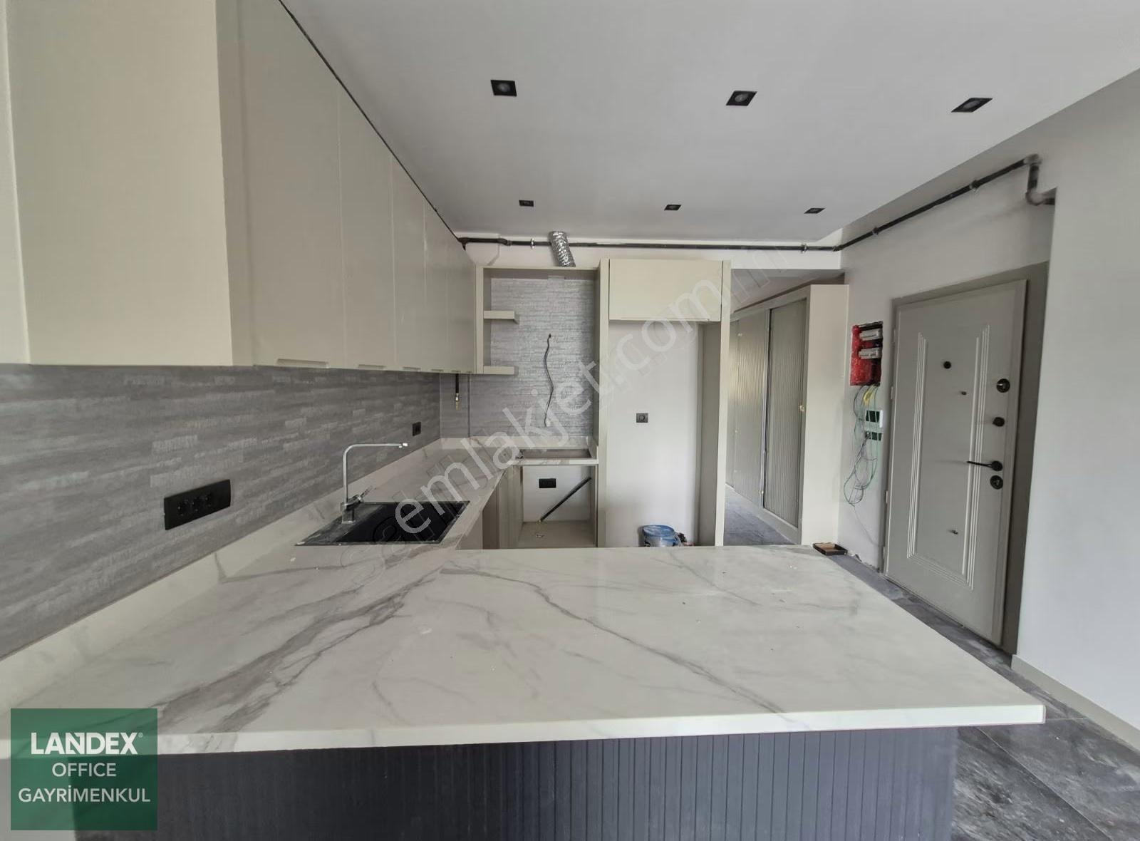 Çakmakta Sıfır 2+1 Otoparklı Ada Mutfaklı Satılık Suit Daire - Görsel 14