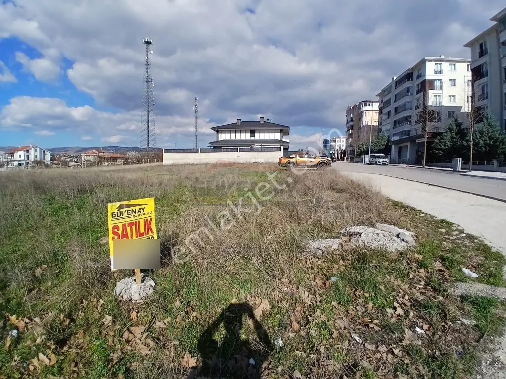 Güvenay - Çorum Buhara Bişkek Caddesi Üzeri Köşe Başı 1338 M2 Satılık Villa Arsası