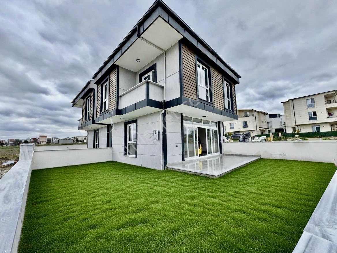 Re/max Kıyı'dan Masrafsız Hemen Oturuma Hazır Geniş Bahçeli - Görsel 2