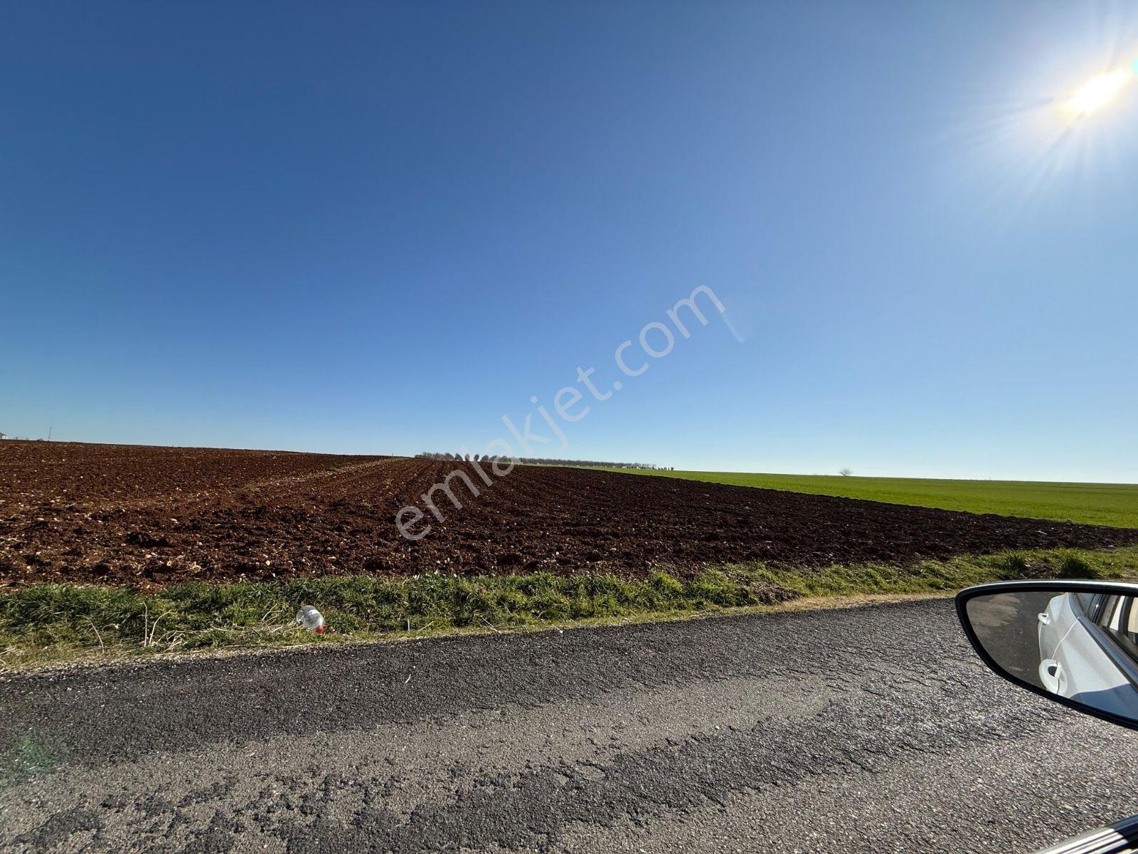 Hakevden Bozhüyük Köyünde Satılık 7.729 M2 Tarla