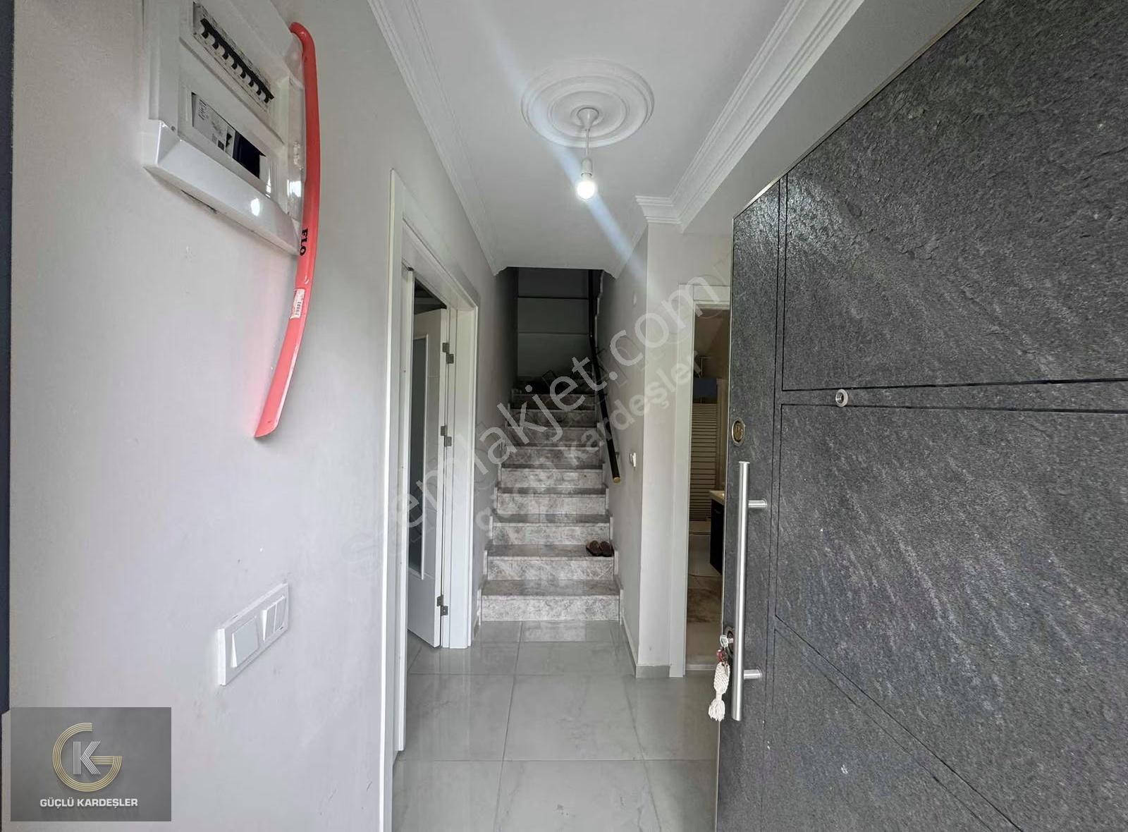 Güçlü Kardeşler Geniş Bahçe Kullanımlı 3+1 Lüks Fırsat Villa - Görsel 14