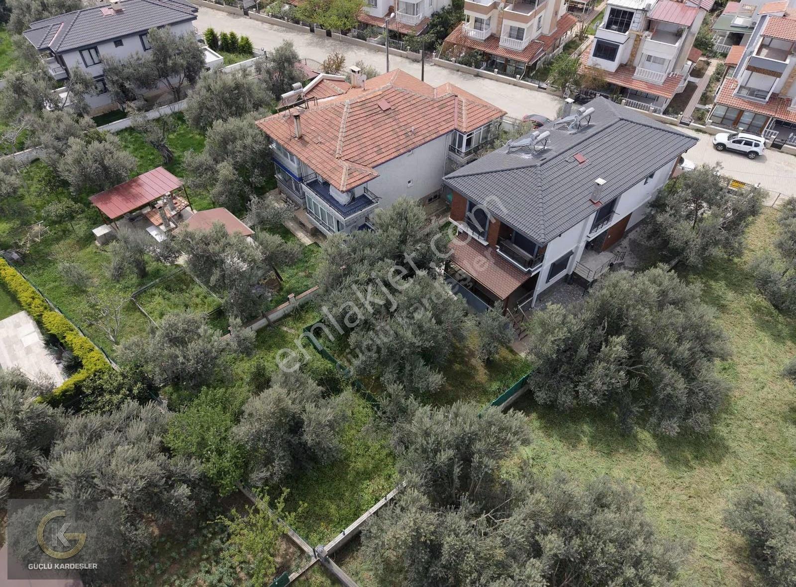 Güçlü Kardeşler Geniş Bahçe Kullanımlı 3+1 Lüks Fırsat Villa