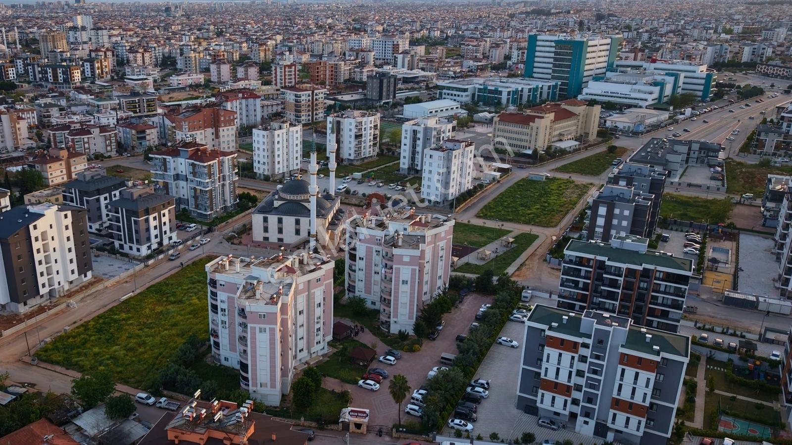 Kepezde Hastane Yakını Modern Sitede Geniş 3+1 Satılık Daire