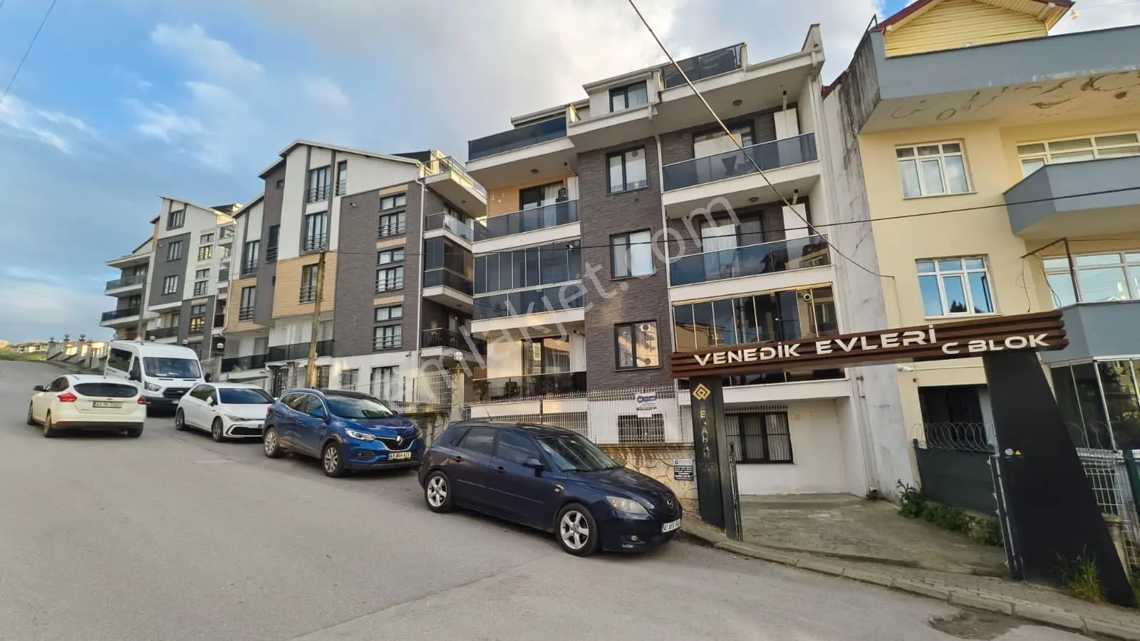 İzmit Venedik Evlerin'de 1+1 Kiralık Modern Daire