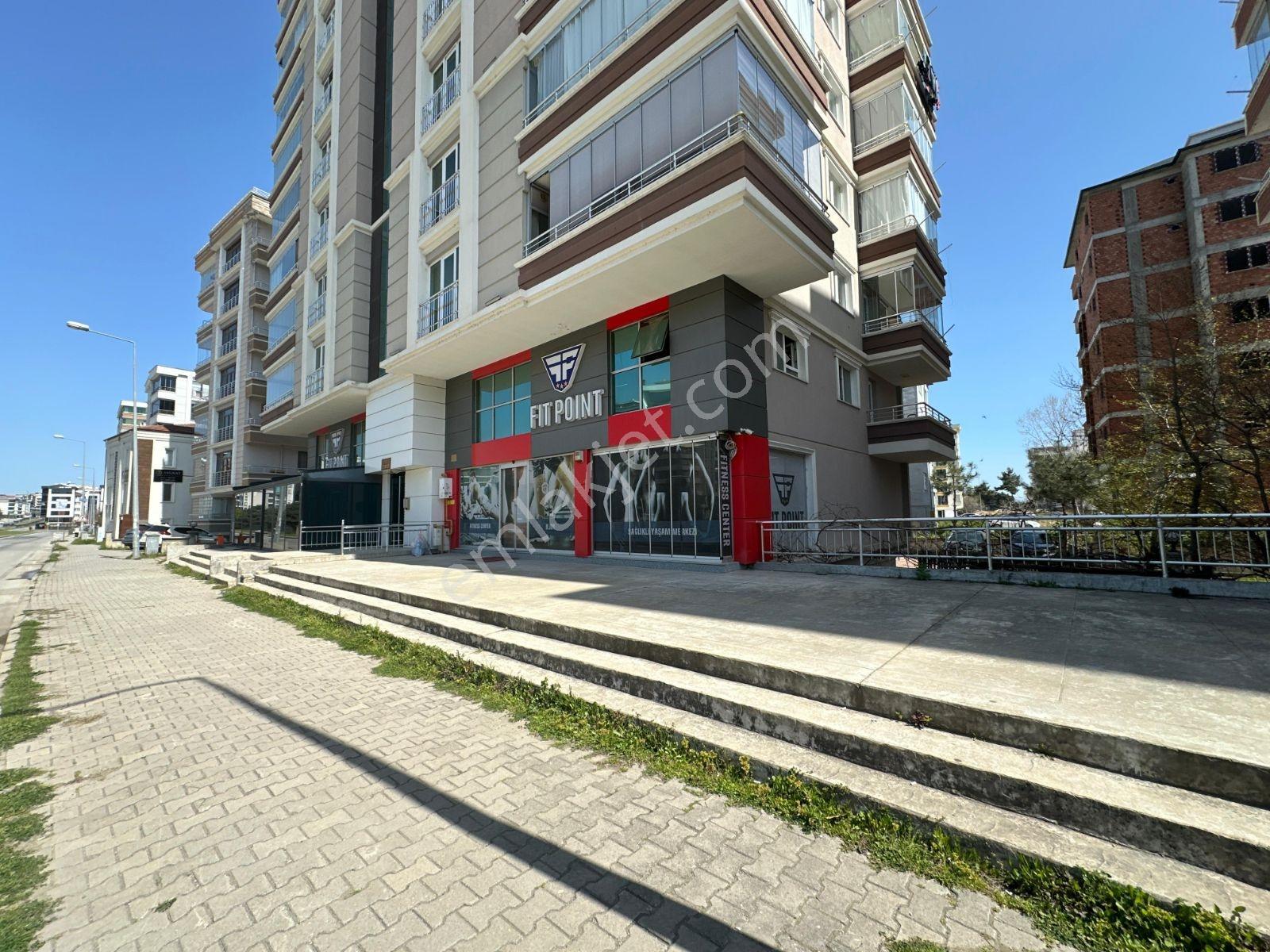 Atakum Tramvay Altı | Geniş Vitrinli Satılık Dükkan