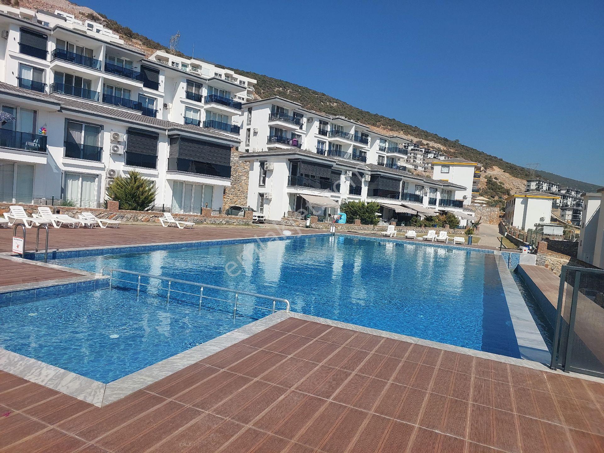 Tek Katlı Bungalov Tipi Villa Havuzlu, Otoparklı, Özel Tasarım Ev Eş - Görsel 32