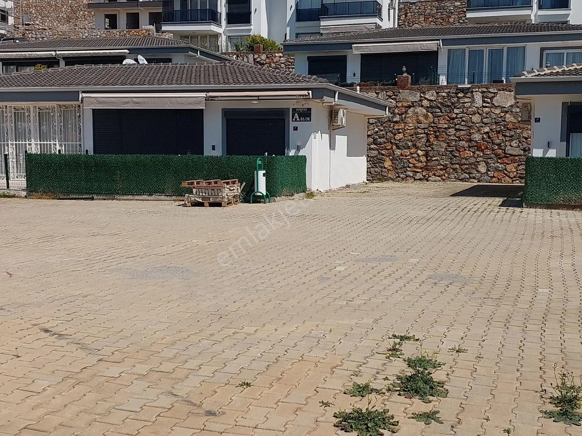 Tek Katlı Bungalov Tipi Villa Havuzlu, Otoparklı, Özel Tasarım Ev Eş - Görsel 4