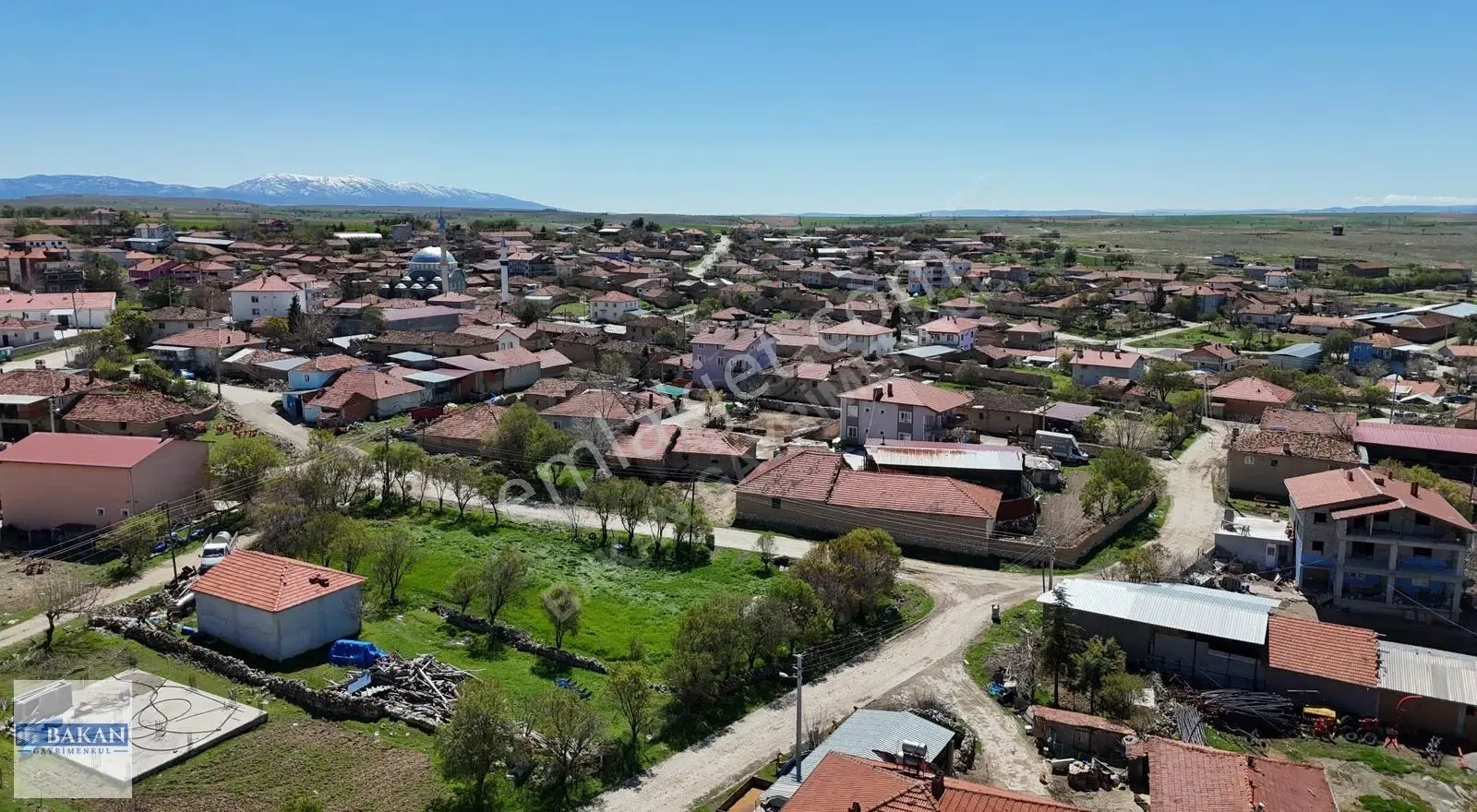 Bakan Gm'den Uşak Merkez Koyunbeyli Köyünde Ev,ahır Ve Tarla