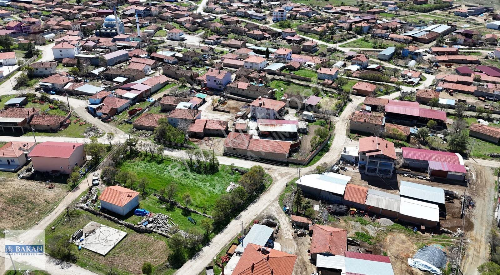 Bakan Gm'den Uşak Merkez Koyunbeyli Köyünde Ev,ahır Ve Tarla - Görsel 2