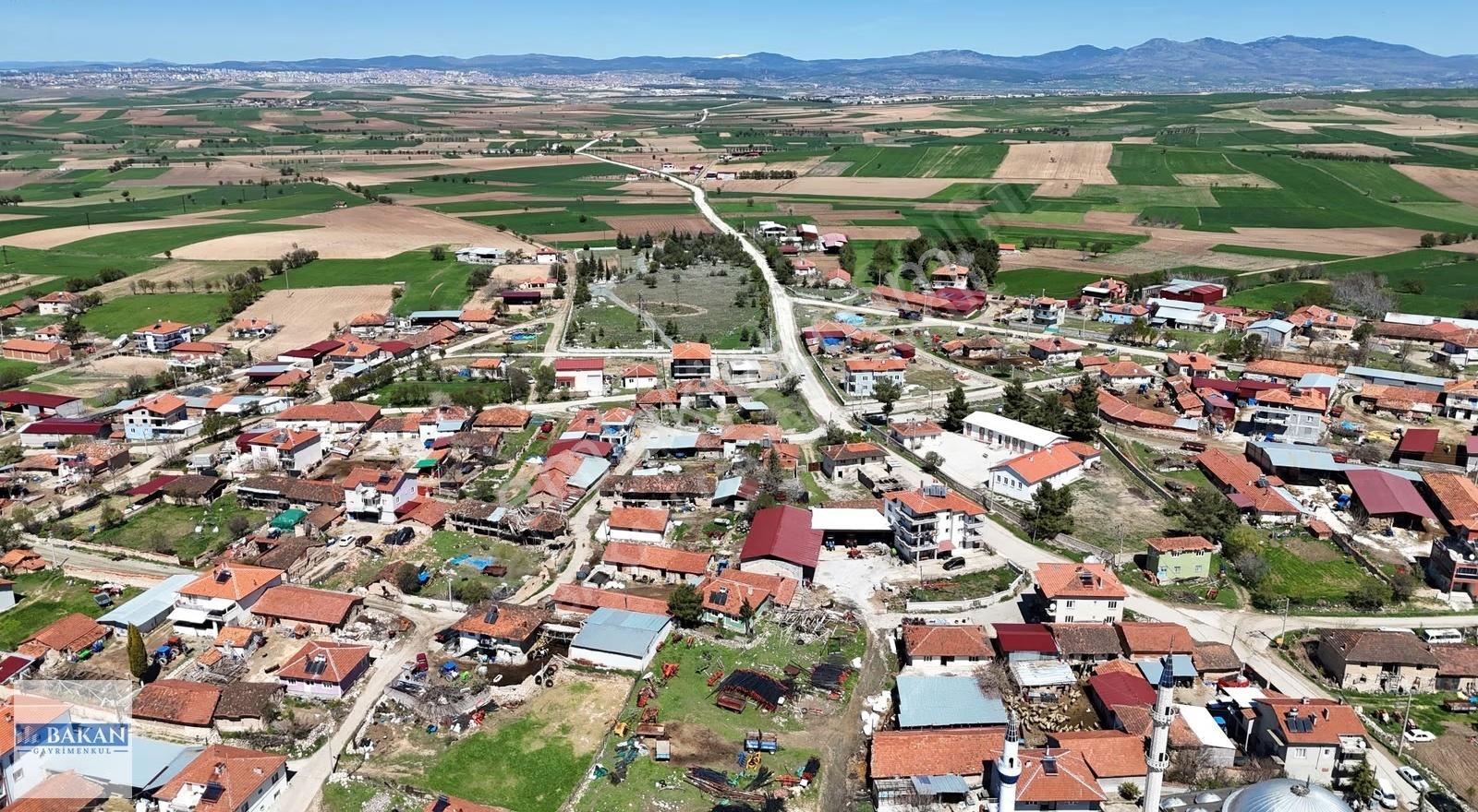 Bakan Gm'den Uşak Merkez Koyunbeyli Köyünde Ev,ahır Ve Tarla - Görsel 3