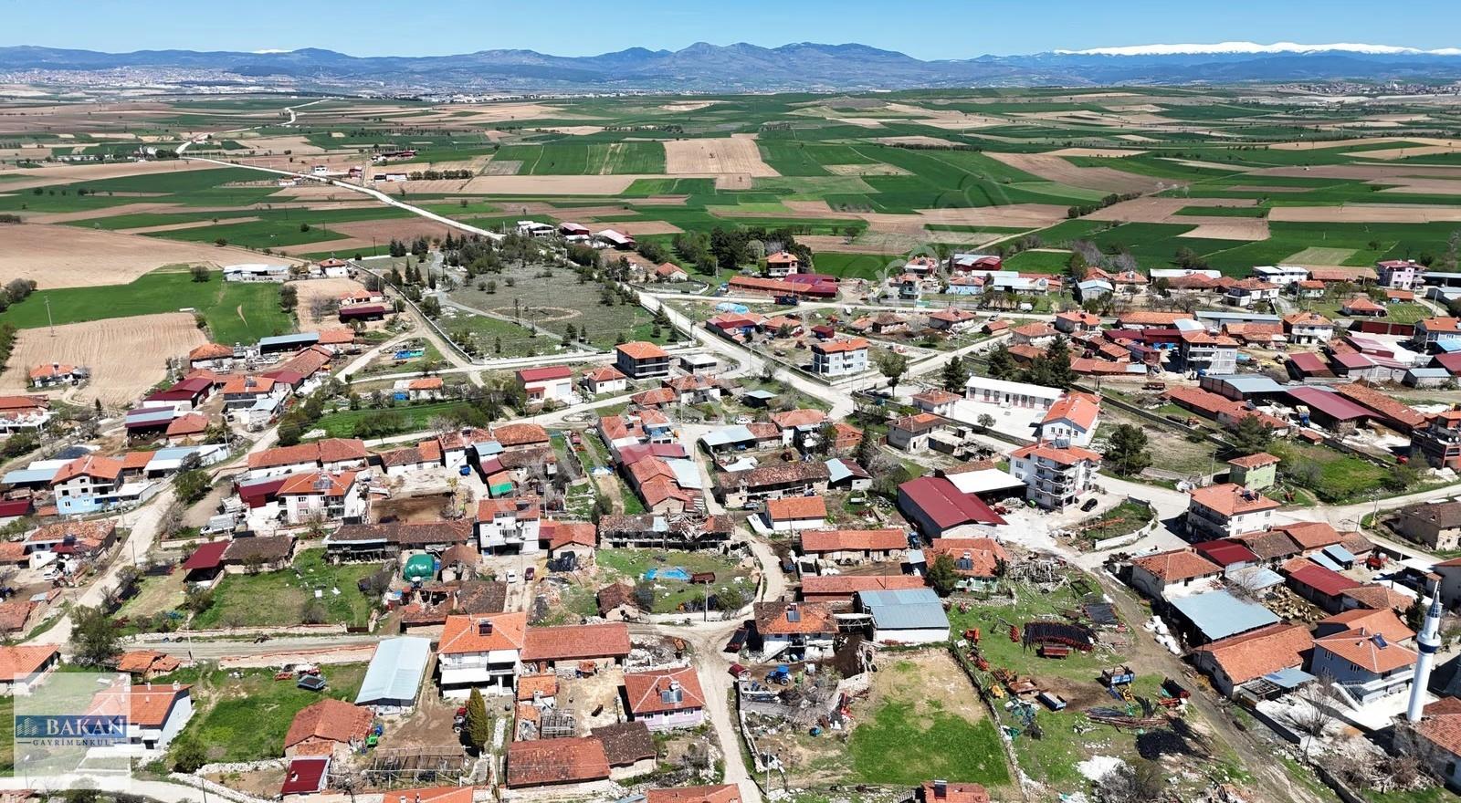 Bakan Gm'den Uşak Merkez Koyunbeyli Köyünde Ev,ahır Ve Tarla - Görsel 4