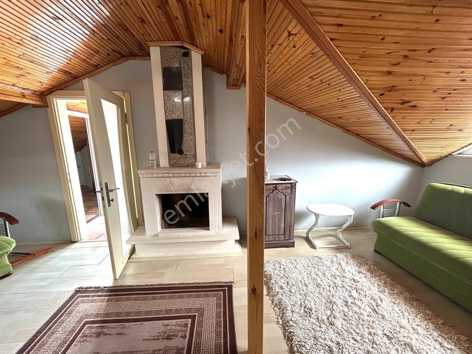 Karasu Devlet Hastanesi Karşısında 120 M² Eşyalı 3+1 Dubleks - Görsel 14