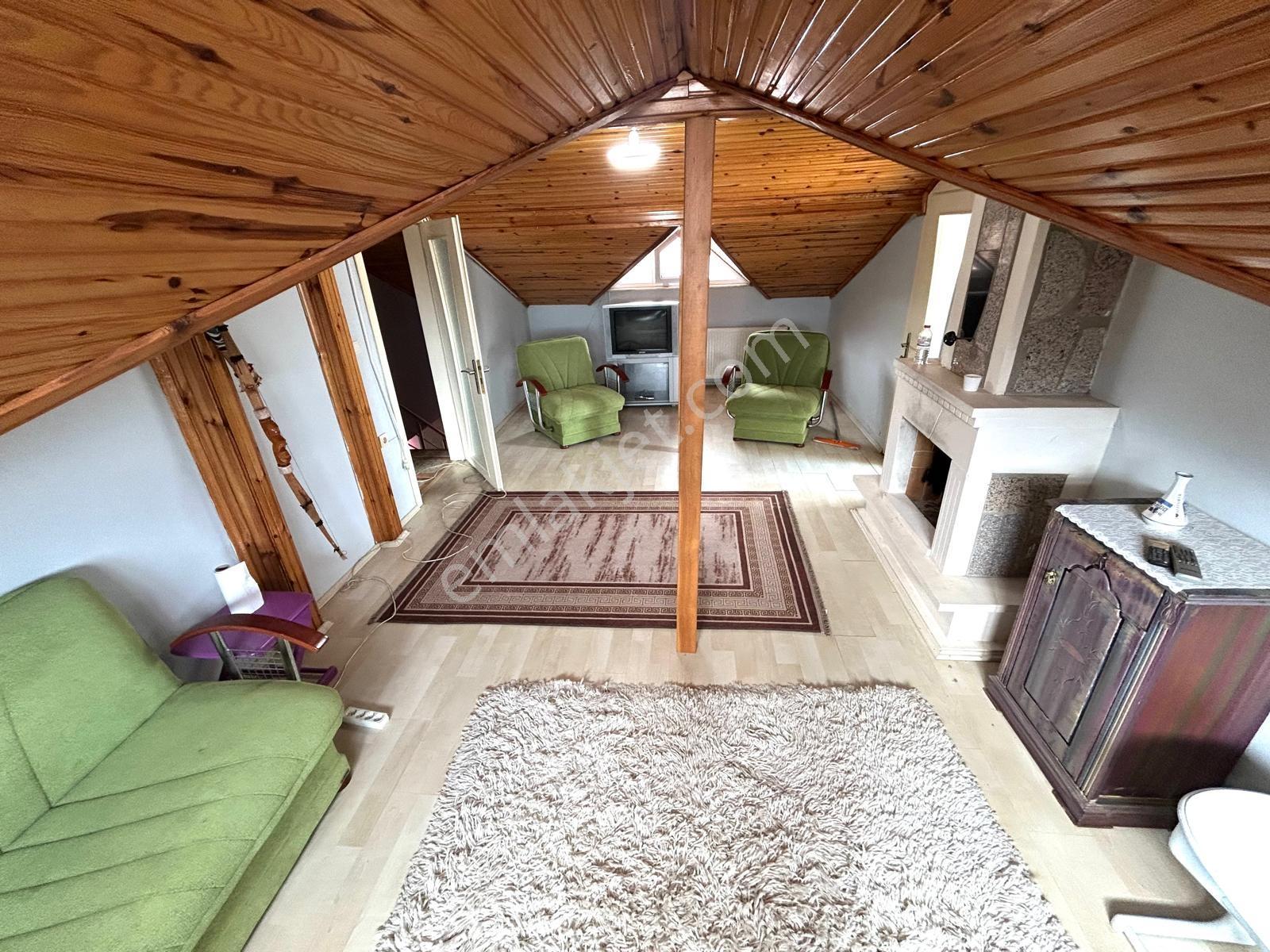 Karasu Devlet Hastanesi Karşısında 120 M² Eşyalı 3+1 Dubleks - Görsel 12