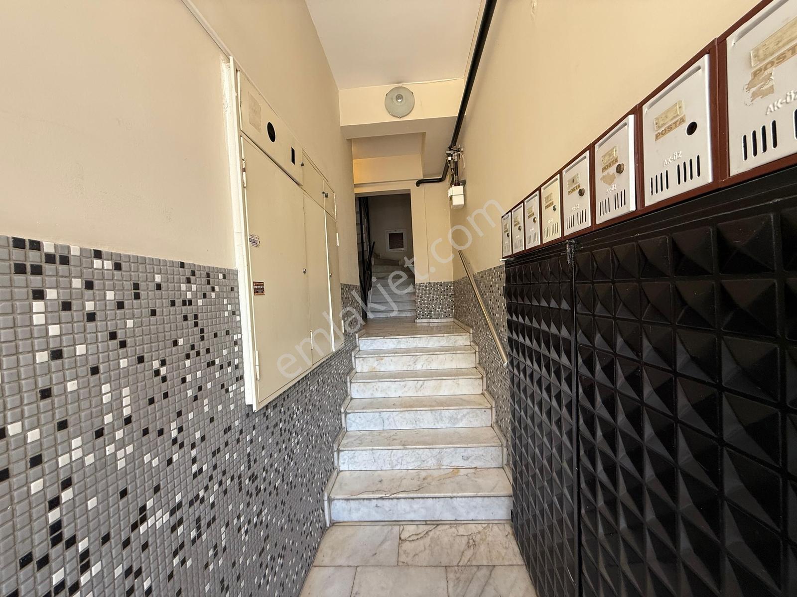 Karşıyaka Emniyet Müdürlüğü Yakını 3+1 Satılık Daire - Görsel 3