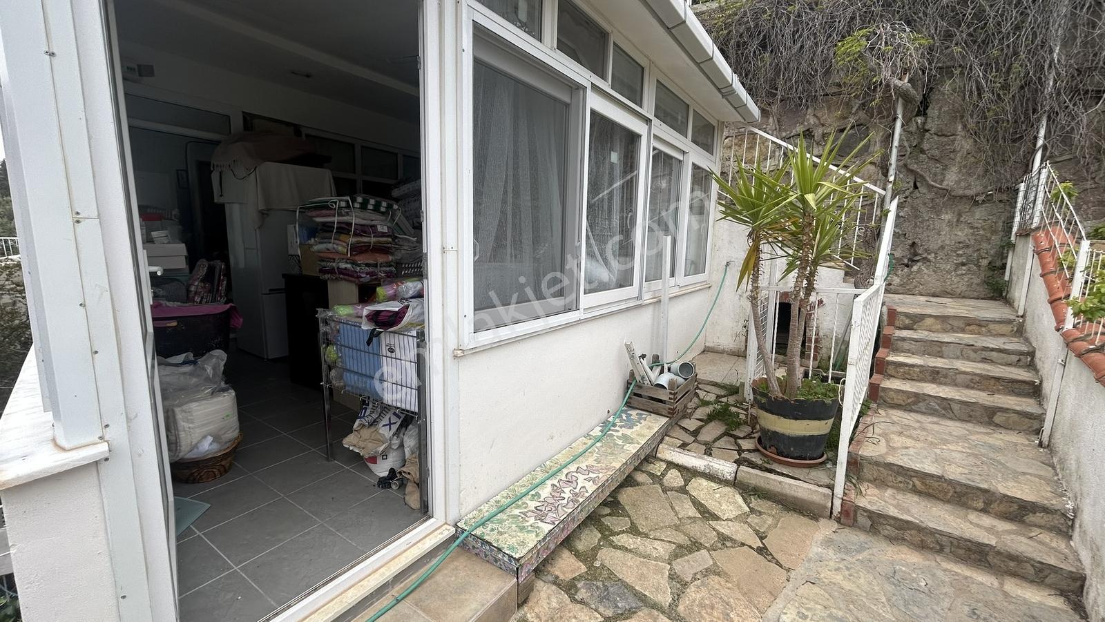 Denizkent'te Doğa Manzaralı Önü Açık Ve Ferah Villa - Görsel 11