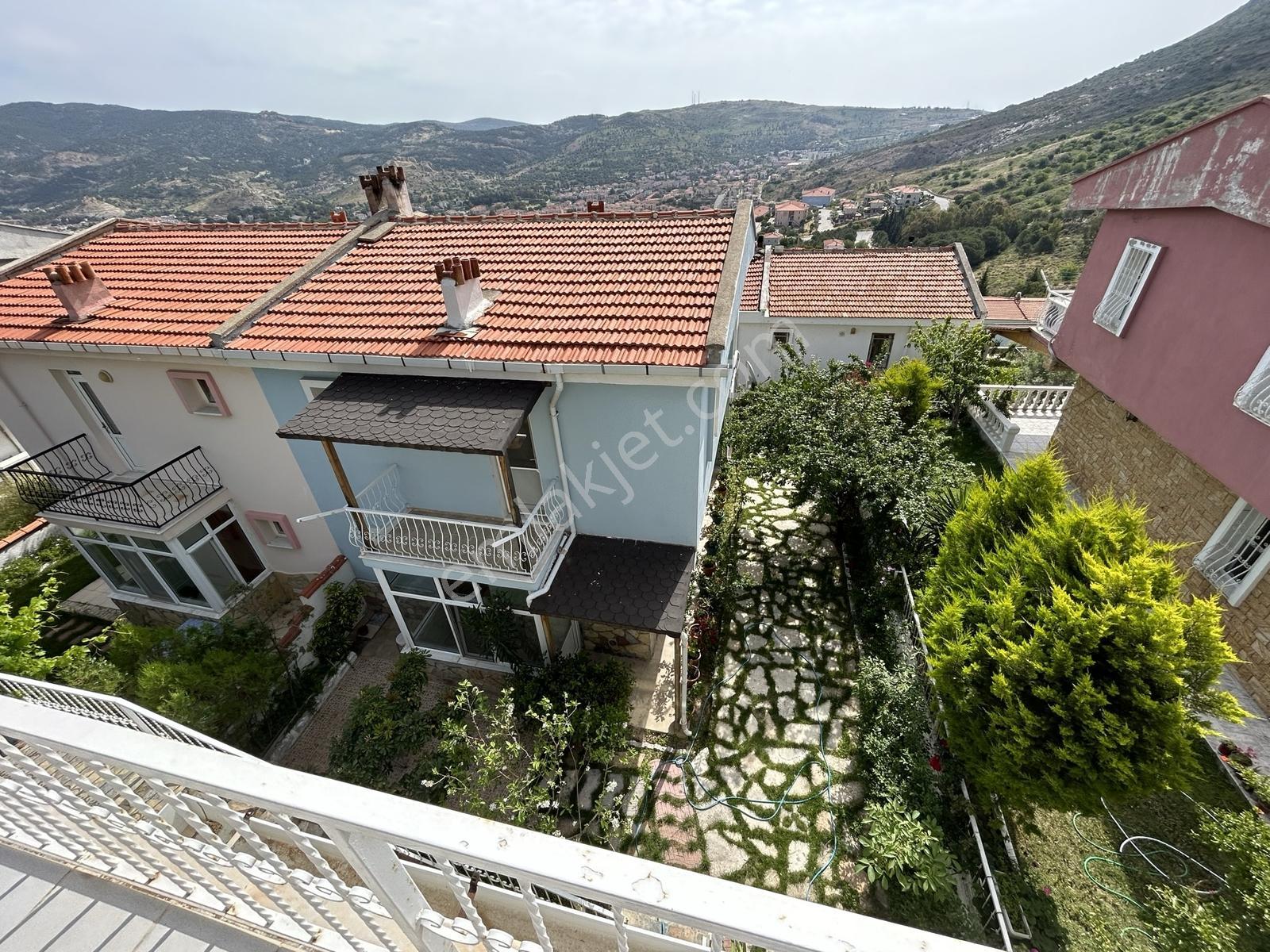 Denizkent'te Doğa Manzaralı Önü Açık Ve Ferah Villa