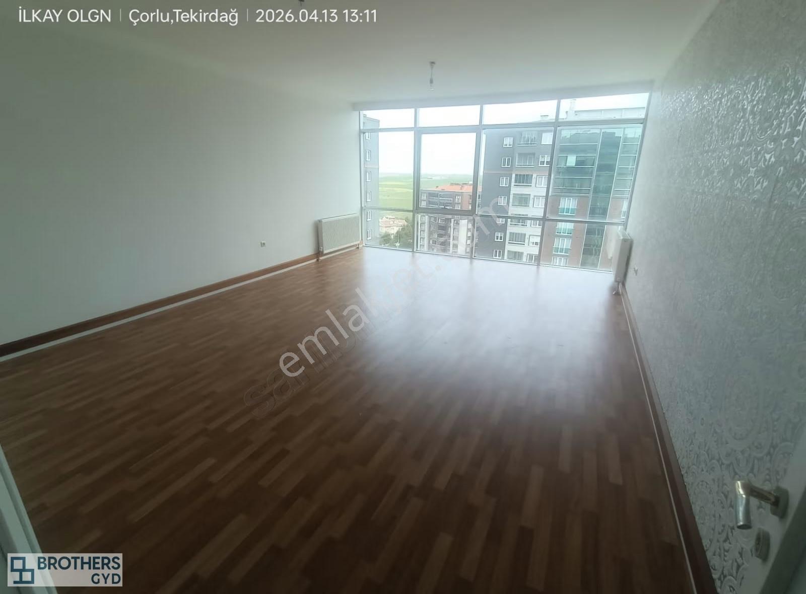 Brothersdan Hürriyet Mah.185m2 3+1 Arakat İskanlı Kiralık Daire - Görsel 3