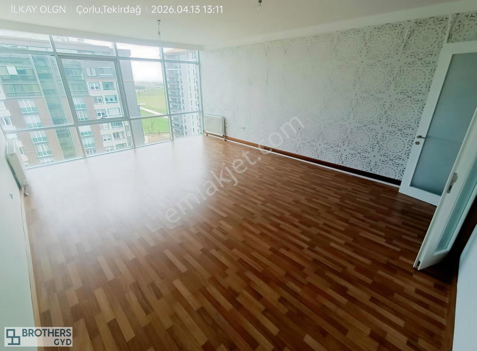 Brothersdan Hürriyet Mah.185m2 3+1 Arakat İskanlı Kiralık Daire - Görsel 4