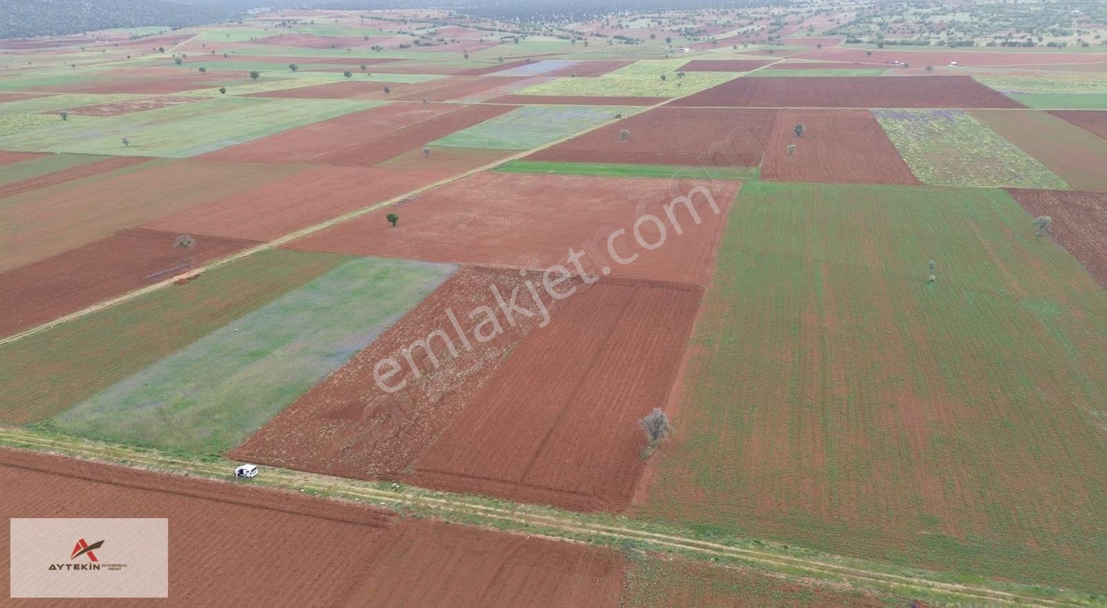 Akören Karahüyük Mahallesinde Yola Sıfır 4.177 M² Müstakil Tarla