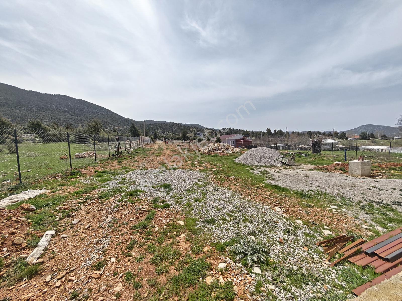 Uğur Emlaktan Y.ceylanda 2+1 Evi Olan 2244 M2 Satılık Tarla - Görsel 8