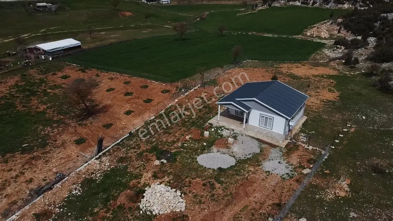 Uğur Emlaktan Y.ceylanda 2+1 Evi Olan 2244 M2 Satılık Tarla