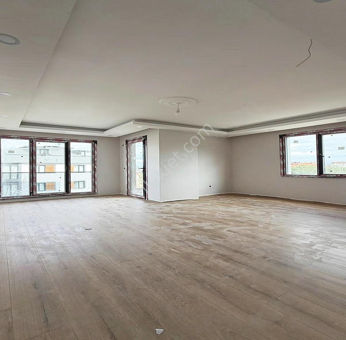 Sultanbeyli'de Cadde Üzeri 3+1, 110m² Lüks Daire