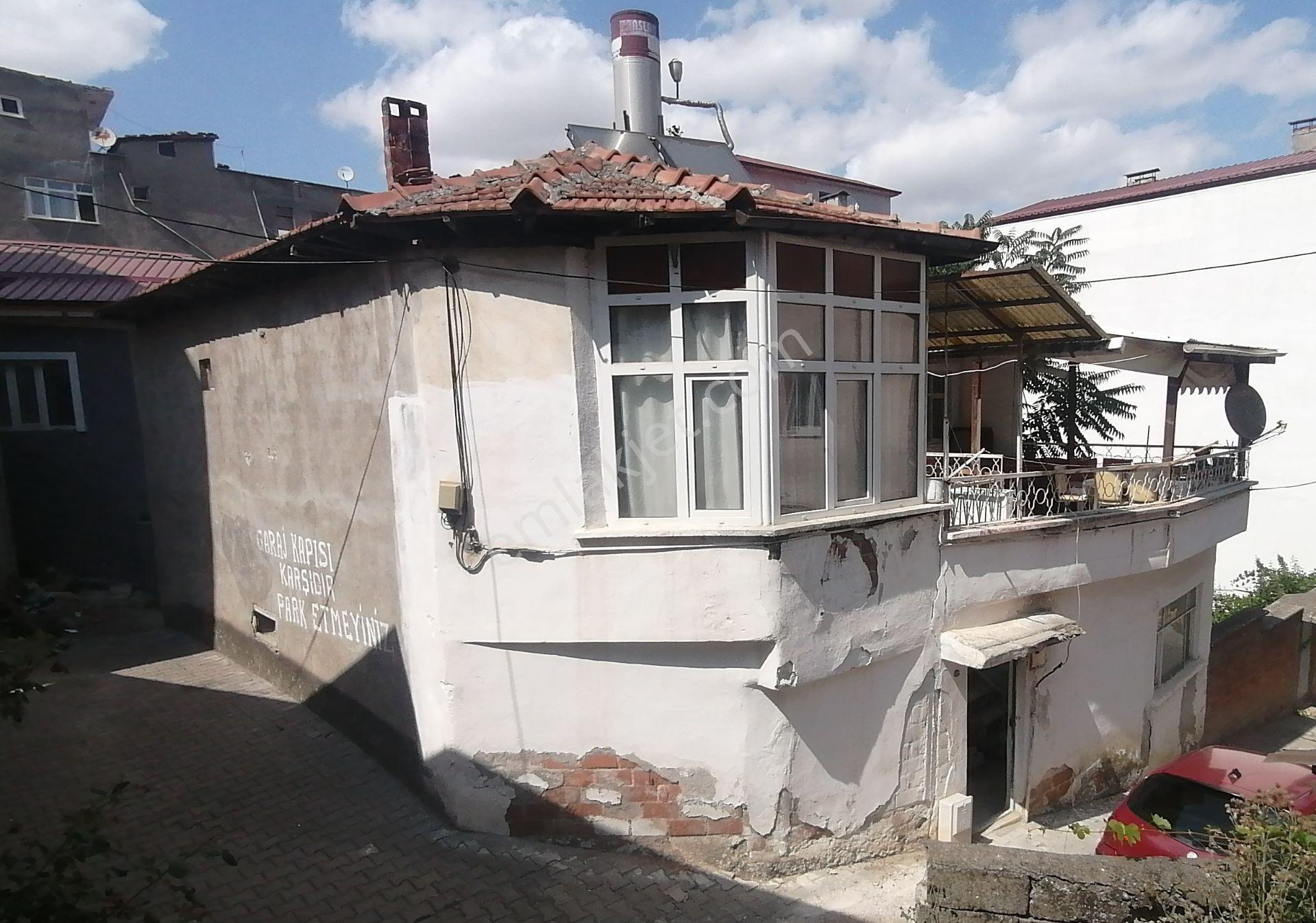 Merkezi Konumda Satılık 2 Katlı Müstakil Ev - Görsel 2
