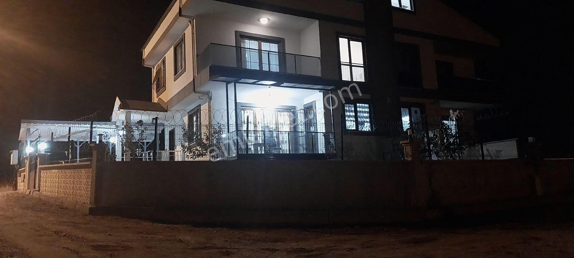 Silivri Balaban Önü Kapatmaz 3 Köşe 3 Kat Sahibindwn Satılık Villa - Görsel 18