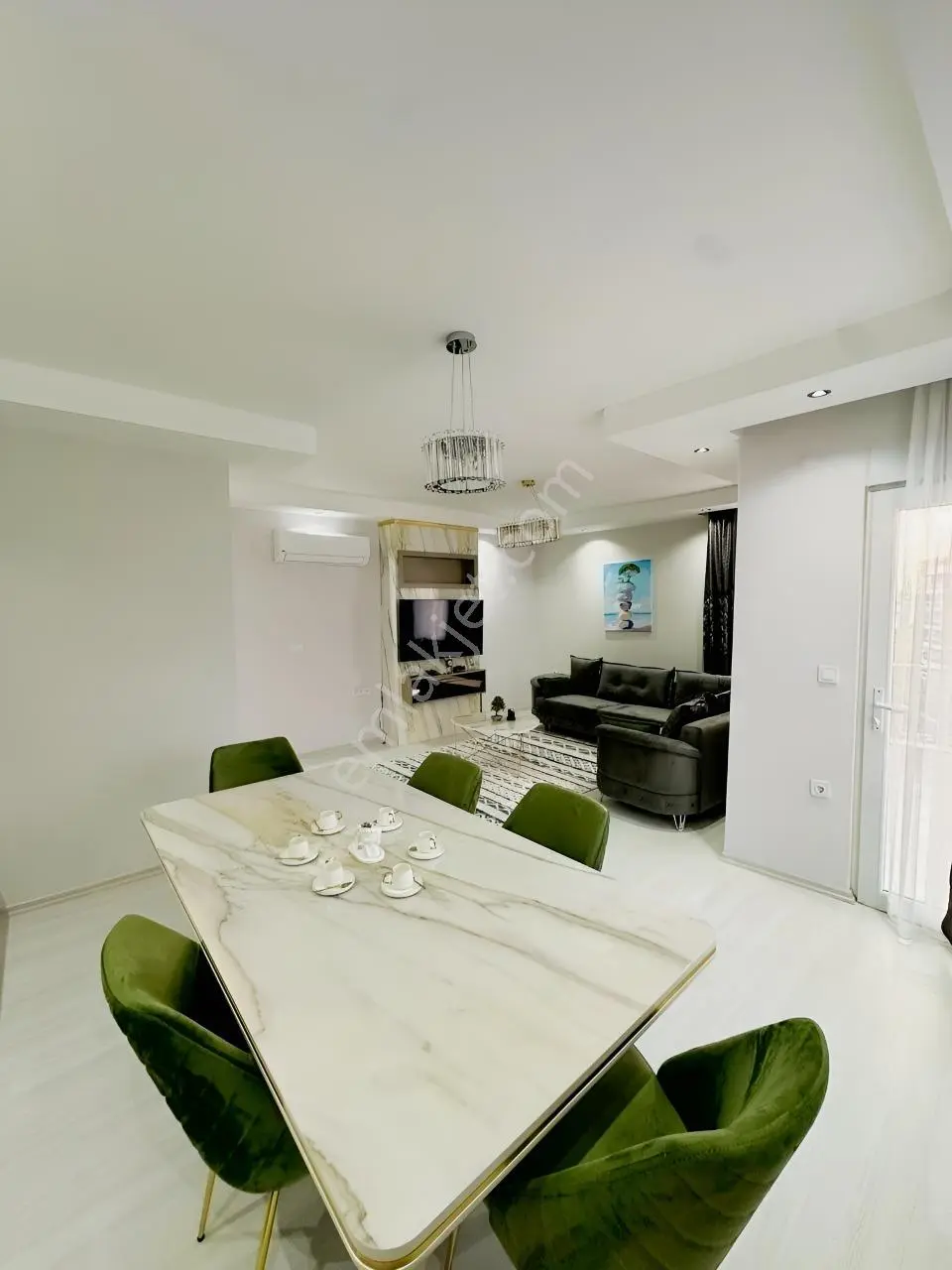Alanya Mahmutlar 3+1 Daire Esyalı Olarak Satılıktr.