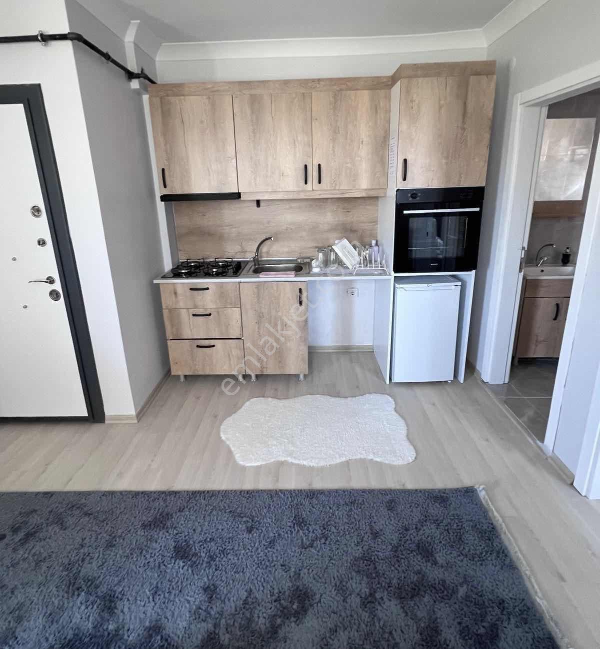 Havuzlarda Eşyalı Kiracılı Satılık Daire!! - Görsel 3