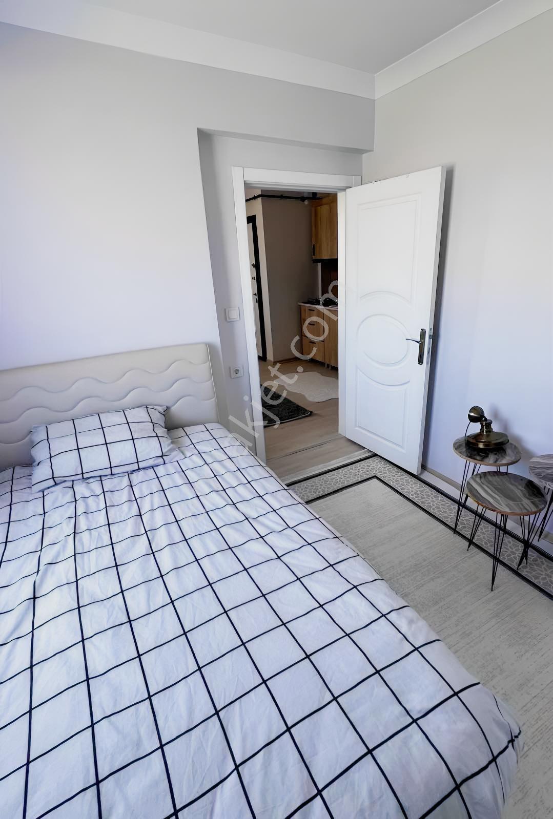 Havuzlarda Eşyalı Kiracılı Satılık Daire!! - Görsel 9