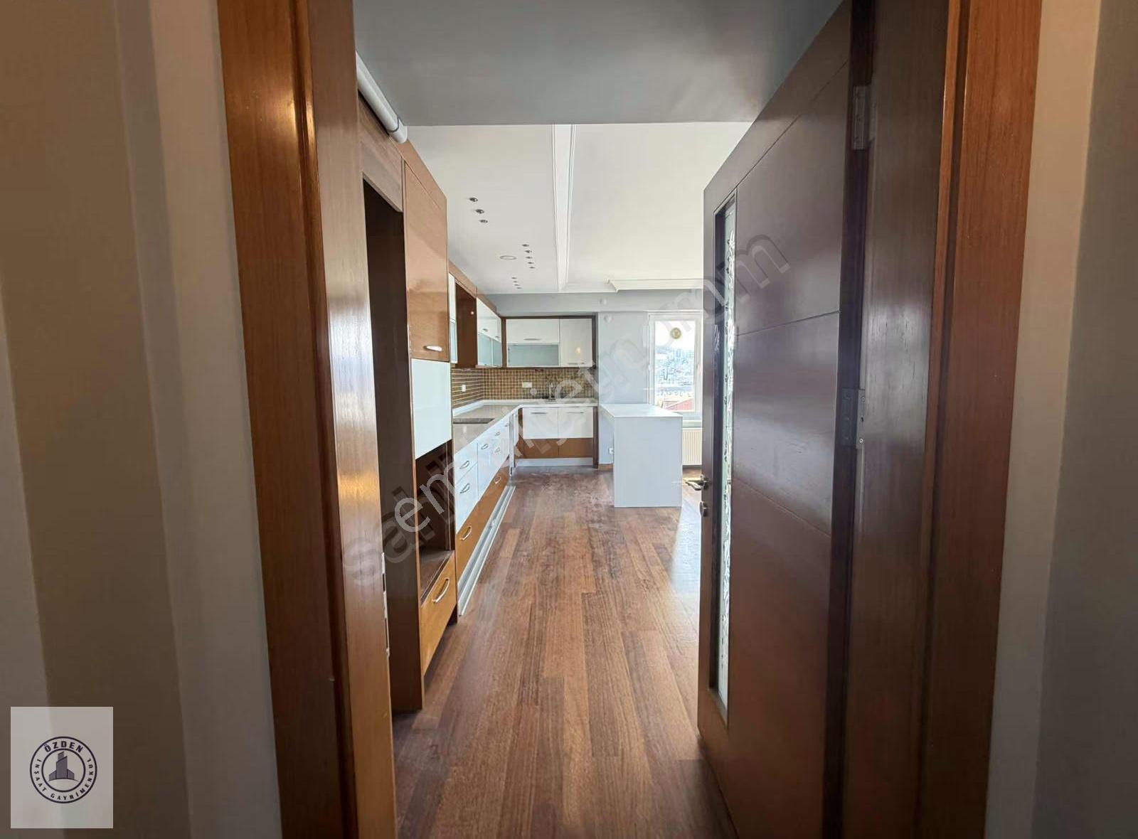 Özden Gayrimenkulden Şehir Merkezinde 3+1 Kiralık Daire - Görsel 24