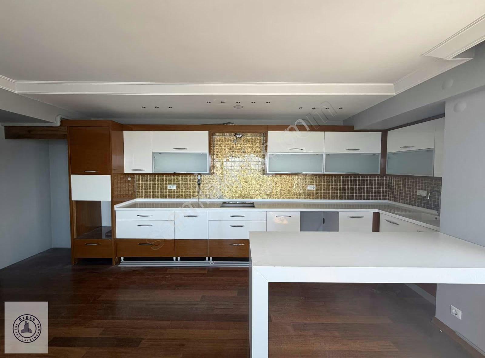 Özden Gayrimenkulden Şehir Merkezinde 3+1 Kiralık Daire - Görsel 4