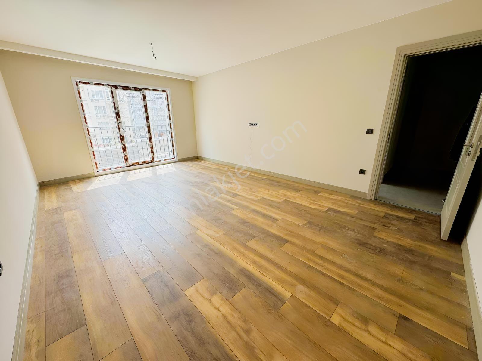 Kadıköy'de Boğaya 50 Metre Uzaklıkta Sıfır Binada Kiralık 2+1 - Görsel 11